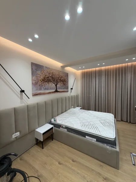 Tirane, jepet me qera apartament 2+1+Ballkon Kati 5, 105 m² 1.200 € (Rr. Mine Peza)
