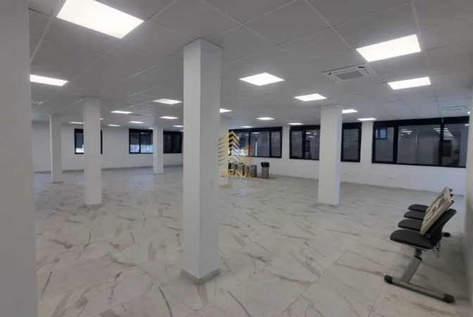 Tirane, jepet me qera ambjent biznesi Kati 2, 280 m² 3.000 € (Rruga e Elbasanit)