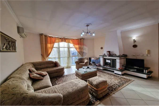 Vlore, shitet apartament+verande | Penthouse 3+1+Ballkon Kati 10, 328 m² 255.000 € (Blv.Ismail Qmali, Vlore)