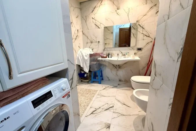 Tirane, shitet apartament 2+1 Kati 10, 135 m² rruga :":Ismail Qemali" Tirane