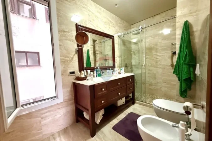 Tirane, shitet apartament 2+1 Kati 10, 135 m² rruga :":Ismail Qemali" Tirane