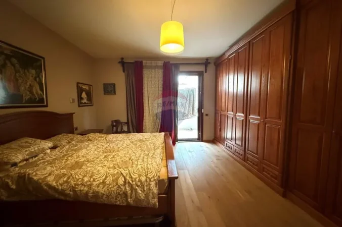 Tirane, shitet apartament 2+1 Kati 10, 135 m² rruga :":Ismail Qemali" Tirane