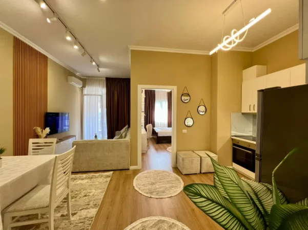Tirane, jepet me qera apartament 1+1+Ballkon Kati 4, 70 m² 800 € (Kopishti Botanik)