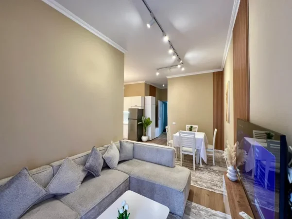 Tirane, jepet me qera apartament 1+1+Ballkon Kati 4, 70 m² 800 € (Kopishti Botanik)