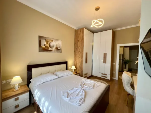 Tirane, jepet me qera apartament 1+1+Ballkon Kati 4, 70 m² 800 € (Kopishti Botanik)