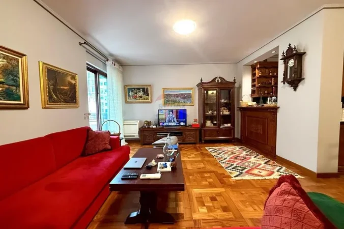 Tirane, shitet apartament 2+1 Kati 10, 135 m² rruga :":Ismail Qemali" Tirane