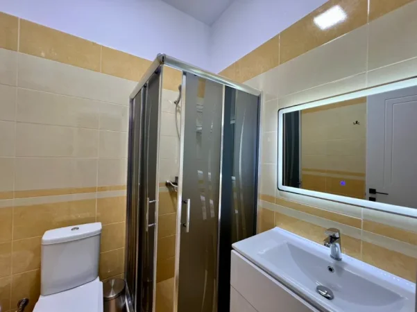 Tirane, jepet me qera apartament 1+1+Ballkon Kati 4, 70 m² 800 € (Kopishti Botanik)