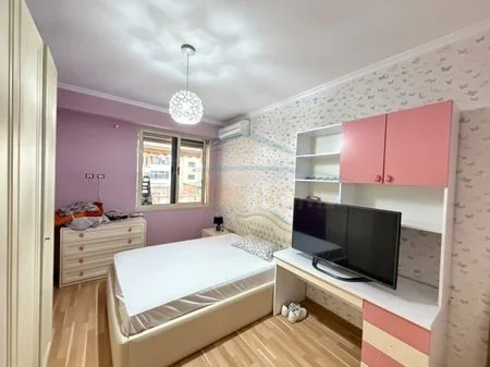 Tirane, jepet me qera apartament 3+1+Ballkon Kati 3, 112 m² 845 € 