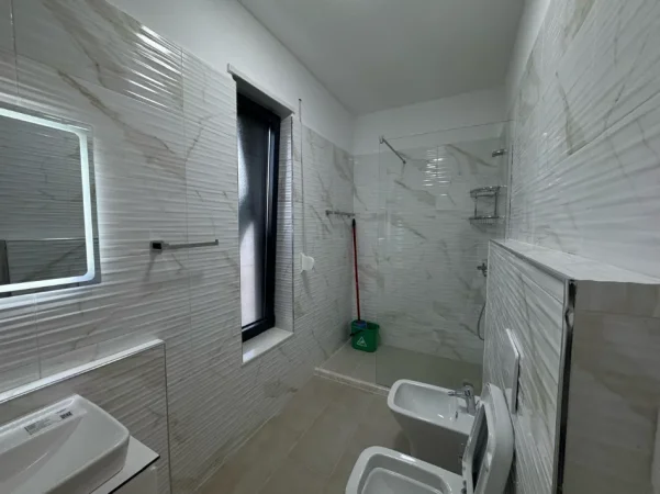 Tirane, jepet me qera apartament 2+1+Ballkon Kati 6, 100 m² 750 € (Bulevardi i Ri)