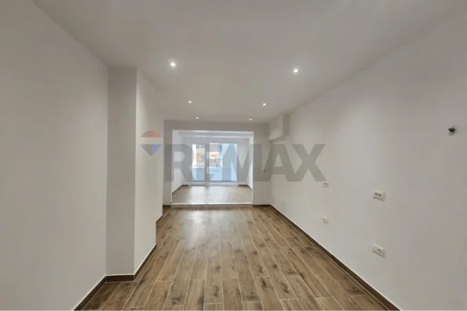 Tirane, shitet garsonier 1+1 , 48 m² Usluga - Stacioni i Trenit, Tiranë