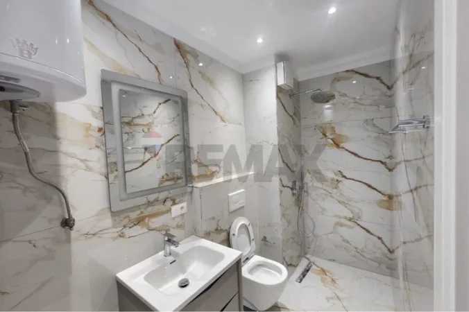 Tirane, shitet garsonier 1+1 , 48 m² Usluga - Stacioni i Trenit, Tiranë