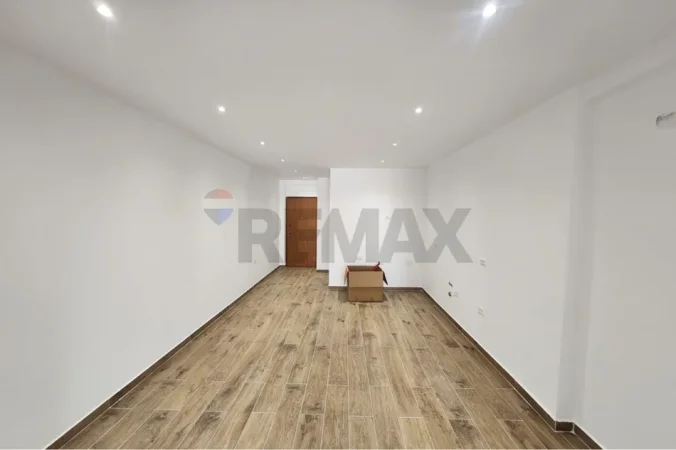 Tirane, shitet garsonier 1+1 , 48 m² Usluga - Stacioni i Trenit, Tiranë