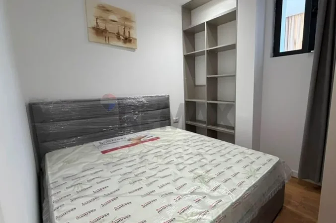 Tirane, jap me qera apartament 1+1 Kati 1, 53 m² 650 € (Komuna e Parisit)