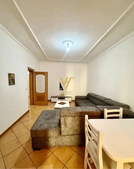 Tirane, jepet me qera apartament 2+1+Ballkon Kati 5, 80 m² 520 € (BRRYL)