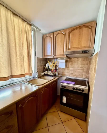 Tirane, jepet me qera apartament 2+1+Ballkon Kati 5, 80 m² 520 € (BRRYL)