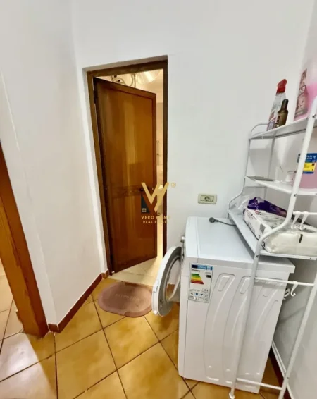 Tirane, jepet me qera apartament 2+1+Ballkon Kati 5, 80 m² 520 € (BRRYL)