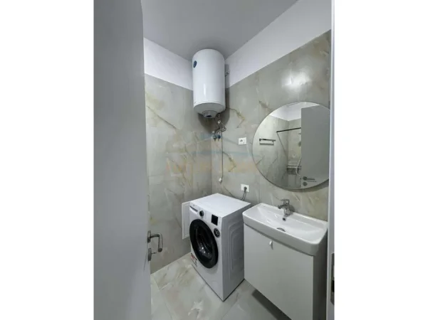 Tirane, jepet me qera apartament 1+1+Ballkon Kati 3, 65 m² 527 € (Unaza e Re)