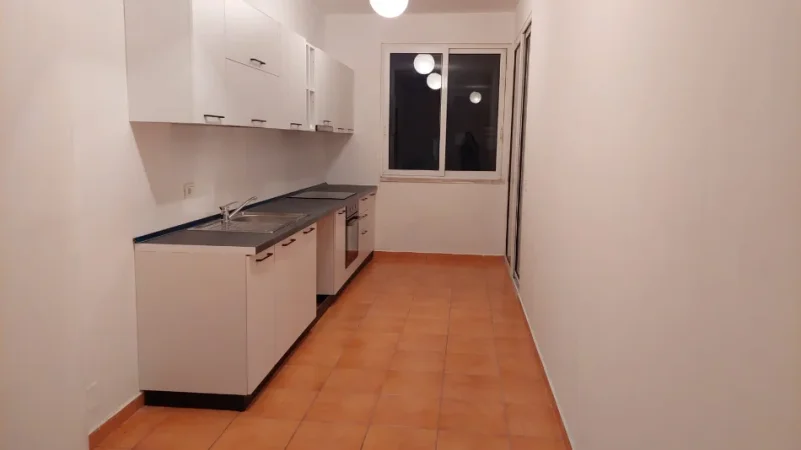 Tirane, jepet me qera apartament 2+1+Ballkon Kati 8, 104 m² 450 € (Kompleksi Fratari)