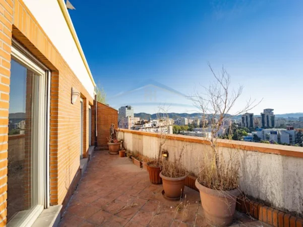 Tirane, jepet me qera ambjent biznesi Kati 11, 326 m² 4.500 € (Rruga e Elbasanit)
