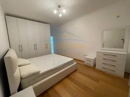Tirane, jepet me qera apartament 2+1 Kati 3, 125 m² 950 € 
