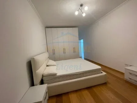 Tirane, jepet me qera apartament 2+1 Kati 3, 125 m² 950 € 