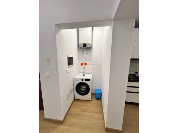 Tirane, jepet me qera apartament 2+1 Kati 3, 80 m² 850 € (Gjimnazi Petro Nini Luarasi)