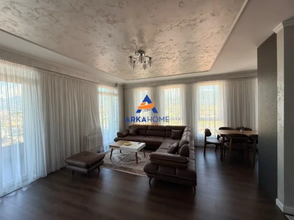 Tirane, jepet me qera apartament 2+1+Ballkon Kati 5, 130 m² 1.476 € 