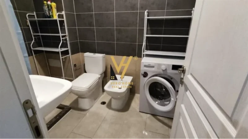 Tirane, jepet me qera apartament 2+1+Ballkon Kati 7, 80 m² 520 € (YZBERISHT)