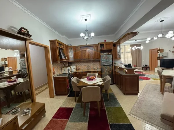 Tirane, shitet apartament 3+1 Kati 5, 136 m² 340.000 € (Rruga e Kavajës)