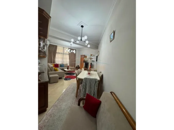 Tirane, shitet apartament 3+1 Kati 5, 136 m² 340.000 € (Rruga e Kavajës)