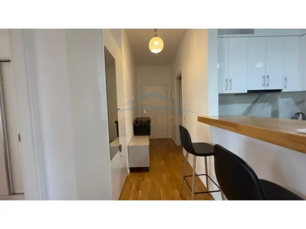 Tirane, jepet me qera apartament 2+1+Ballkon Kati 2, 123 m² 1.500 € (Rruga e Barrikadave)