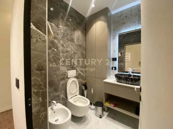 Tirane, jepet me qera apartament 2+1 Kati 3, 110 m² 1.350 € (Liqeni i Thate prestige142479)