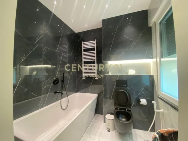 Tirane, jepet me qera apartament 2+1 Kati 3, 110 m² 1.350 € (Liqeni i Thate prestige142479)