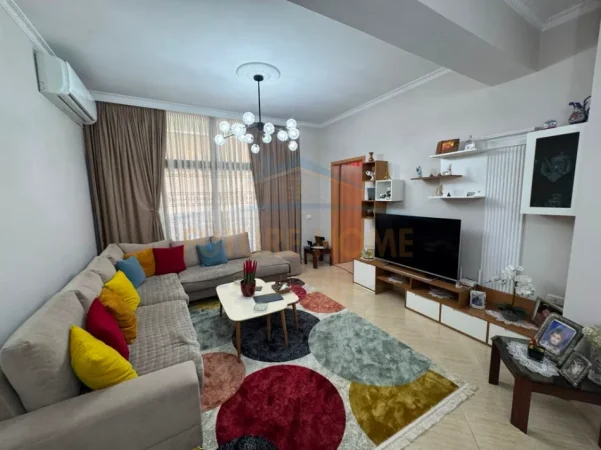 Tirane, shitet apartament 3+1 Kati 5, 136 m² 340.000 € (RRUGA E KAVAJES)