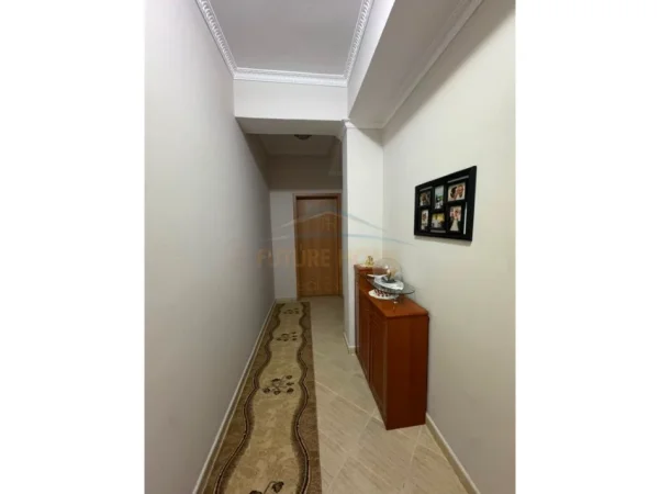 Tirane, shitet apartament 3+1 Kati 5, 136 m² 340.000 € (RRUGA E KAVAJES)