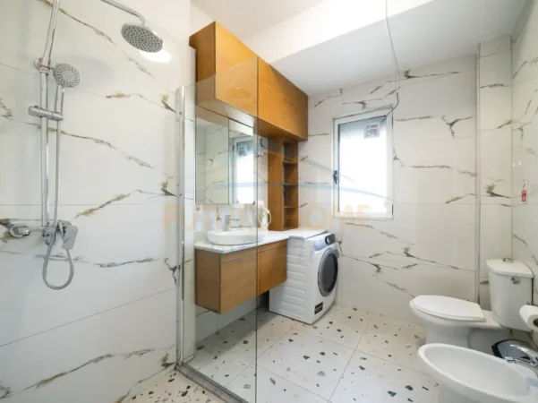 Tirane, shes apartament 2+1+Ballkon Kati 3, 70 m² 220.000 € (Rruga Hoxha Tahsim)