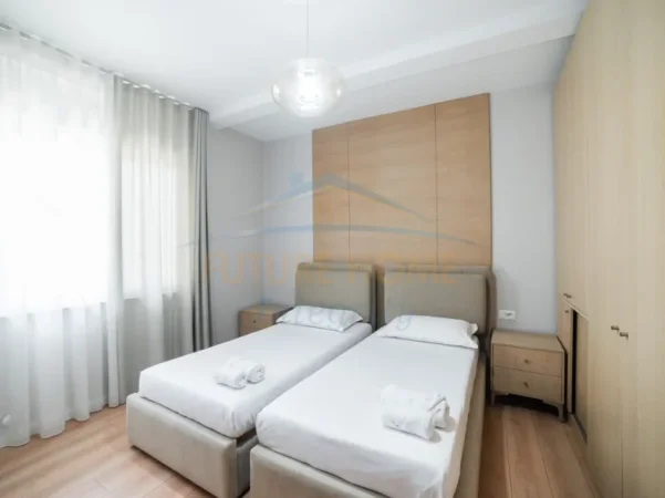 Tirane, shes apartament 2+1+Ballkon Kati 3, 70 m² 220.000 € (Rruga Hoxha Tahsim)
