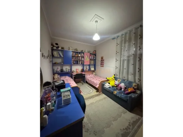 Tirane, shitet apartament 3+1 Kati 5, 136 m² 340.000 € (RRUGA E KAVAJES)