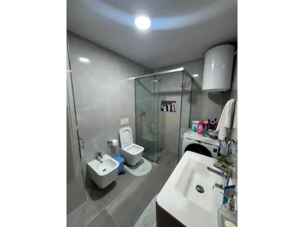 Tirane, shitet apartament 3+1 Kati 5, 136 m² 340.000 € (RRUGA E KAVAJES)