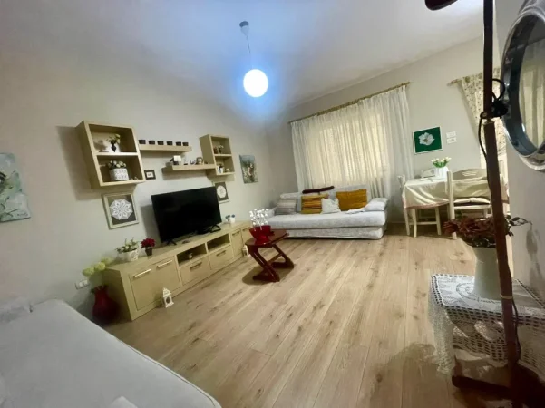 Tirane, jepet me qera apartament 1+1+Ballkon Kati 4, 74 m² 480€ (Don Bosko)