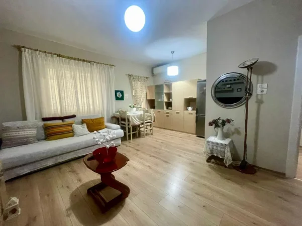 Tirane, jepet me qera apartament 1+1+Ballkon Kati 4, 74 m² 480€ (Don Bosko)