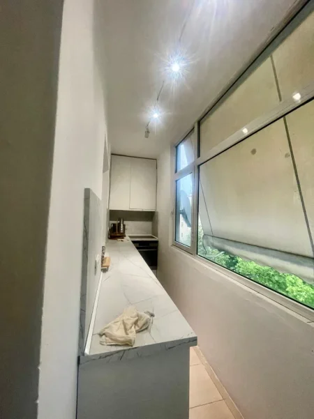 Tirane, jepet me qera apartament 1+1+Ballkon Kati 4, 74 m² 480€ (Don Bosko)