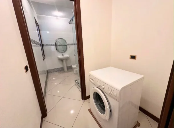 Tirane, jepet me qera apartament 1+1 Kati 3, 80 m² 450 € (Kinostudio)