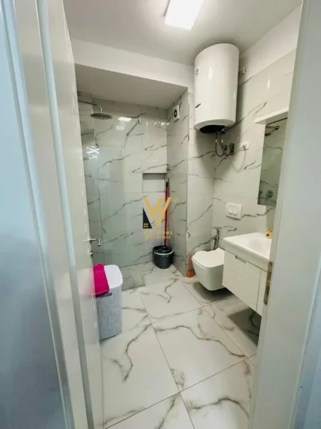 Tirane, jepet me qera apartament 1+1+Ballkon Kati 5, 60 m² 500 € (YZBERISHT)