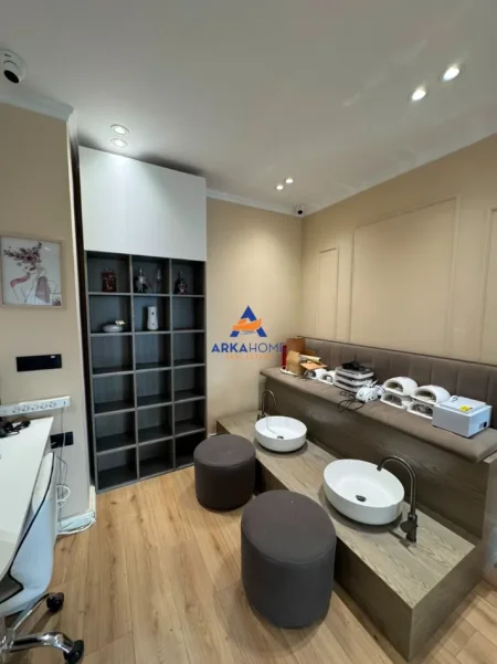 Tirane, jepet me qera ambjent biznesi Kati 1, 94 m² 1.265 € 