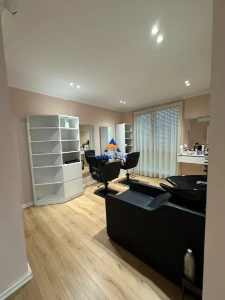 Tirane, jepet me qera ambjent biznesi Kati 1, 94 m² 1.265 € 