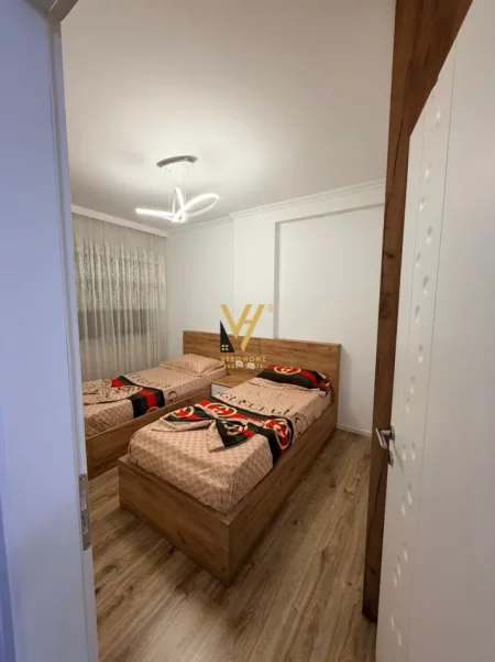 Tirane, jepet me qera apartament 1+1+Ballkon Kati 5, 60 m² 500 € (YZBERISHT)