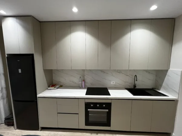 Tirane, jepet me qera apartament 1+1 Kati 4, 77 m² 650 € (Zogu i Zi)