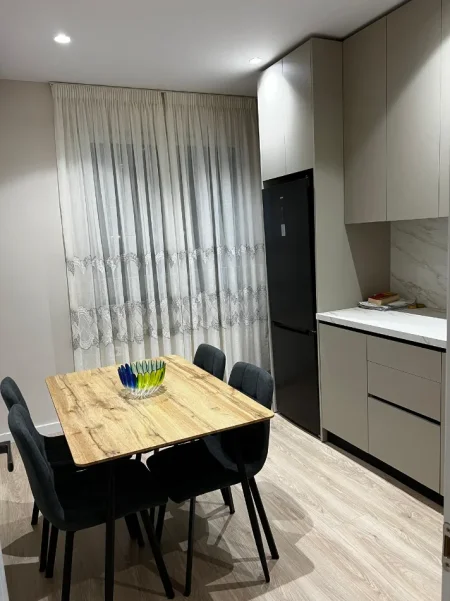 Tirane, jepet me qera apartament 1+1 Kati 4, 77 m² 650 € (Zogu i Zi)