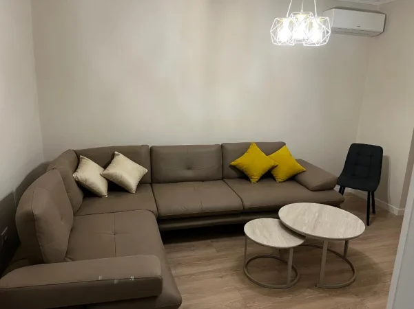 Tirane, jepet me qera apartament 1+1 Kati 4, 77 m² 650 € (Zogu i Zi)
